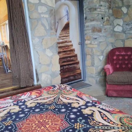 La Loma Del Chivo Llc Stone Cottage Alternative Building Marathon Luaran gambar