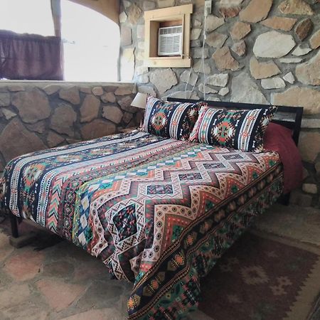 La Loma Del Chivo Llc Stone Cottage Alternative Building Marathon Bilik gambar