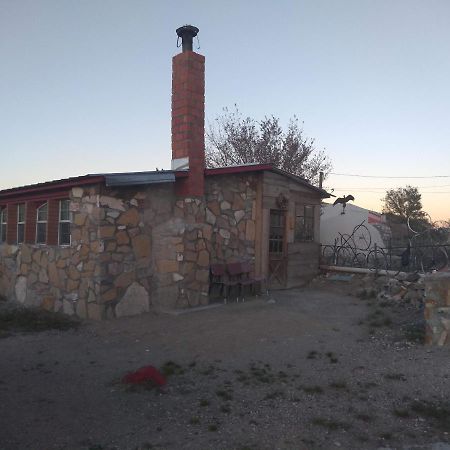 La Loma Del Chivo Llc Stone Cottage Alternative Building Marathon Luaran gambar