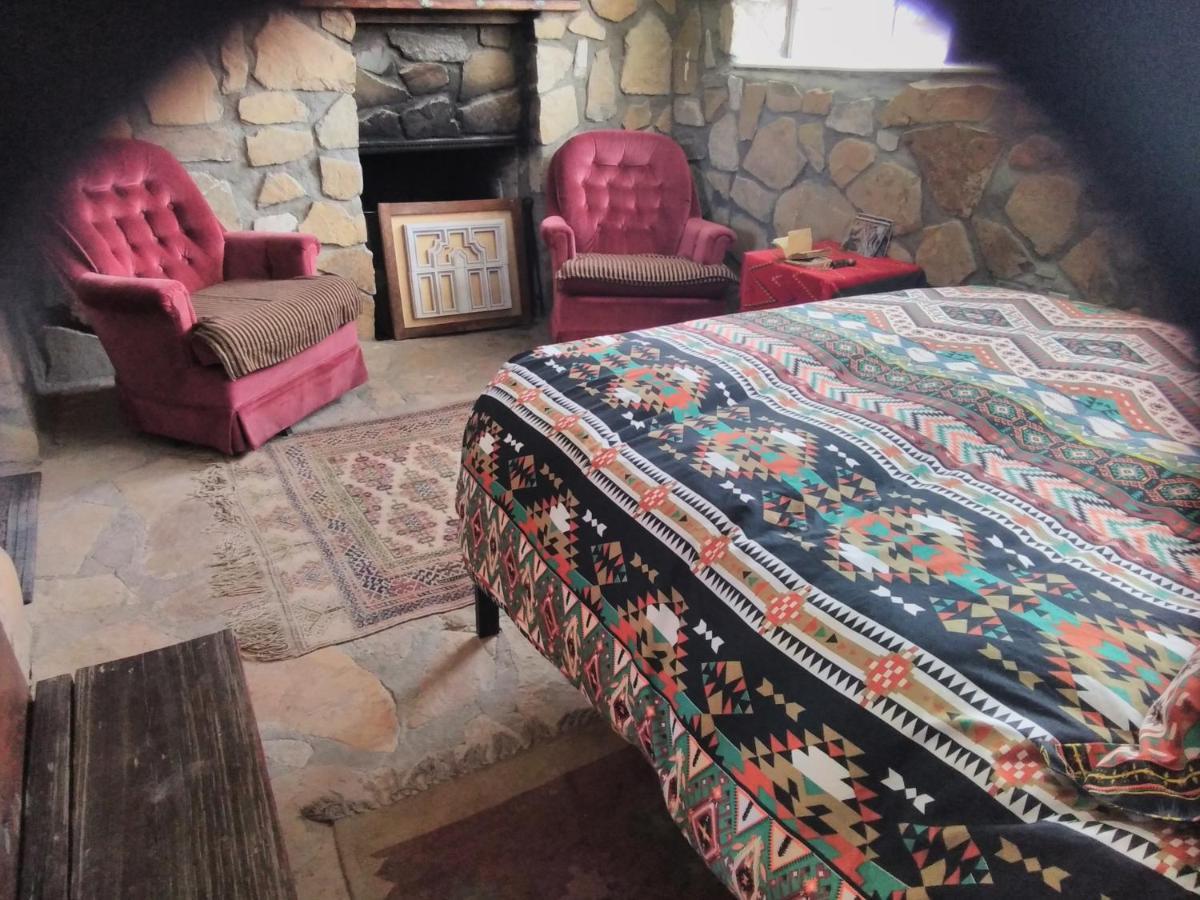 La Loma Del Chivo Llc Stone Cottage Alternative Building Marathon Luaran gambar