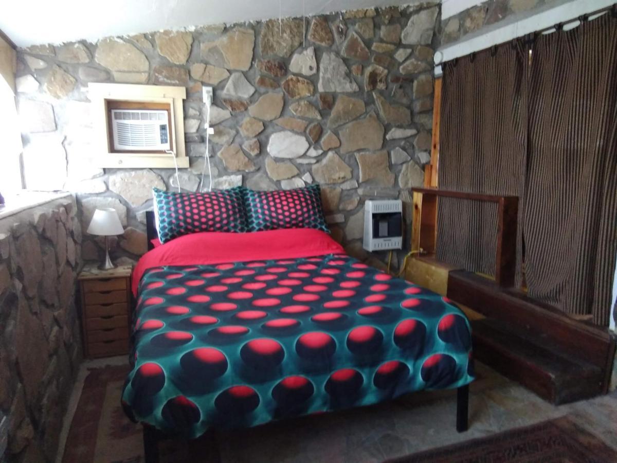 La Loma Del Chivo Llc Stone Cottage Alternative Building Marathon Luaran gambar