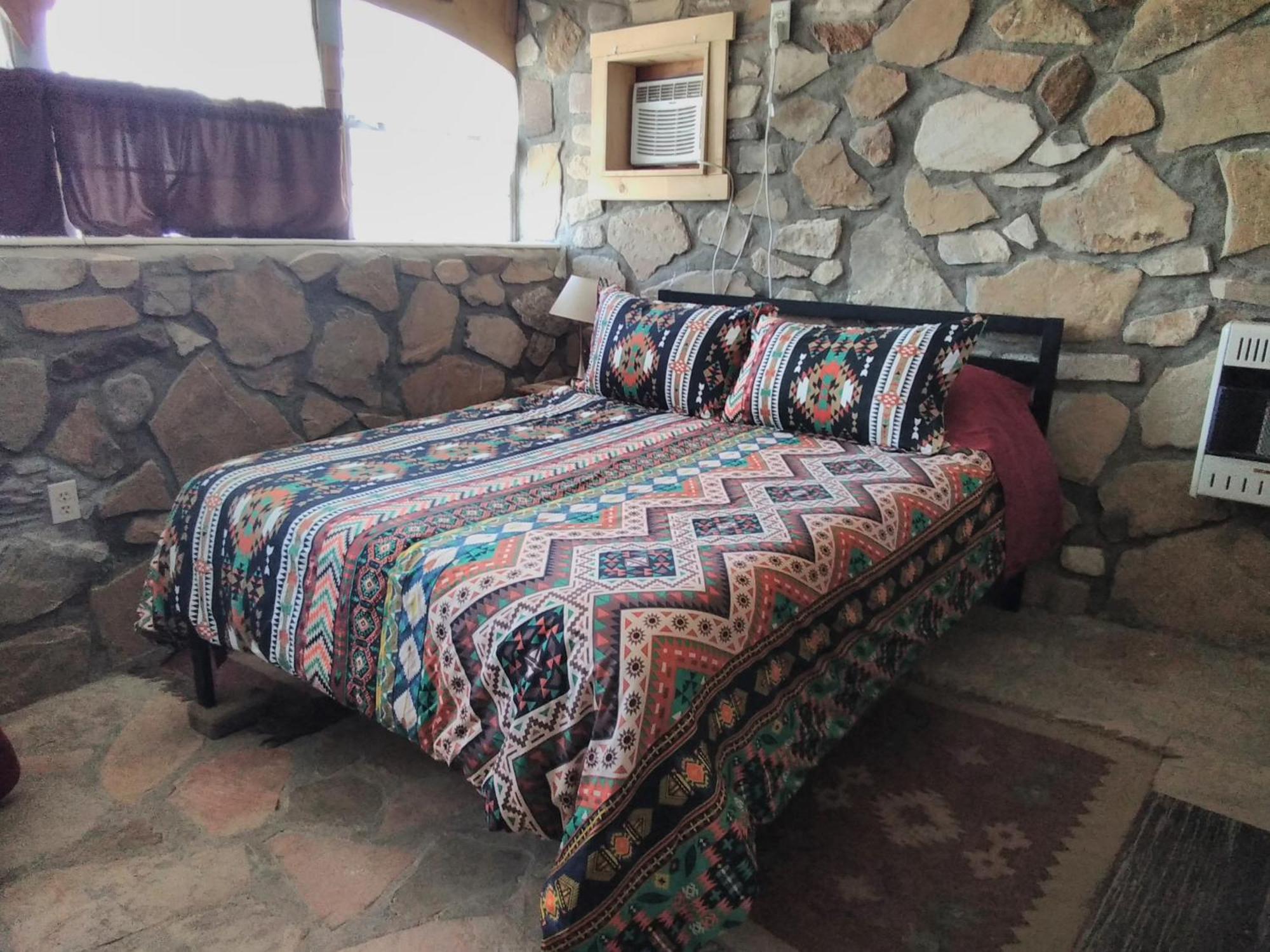 La Loma Del Chivo Llc Stone Cottage Alternative Building Marathon Bilik gambar